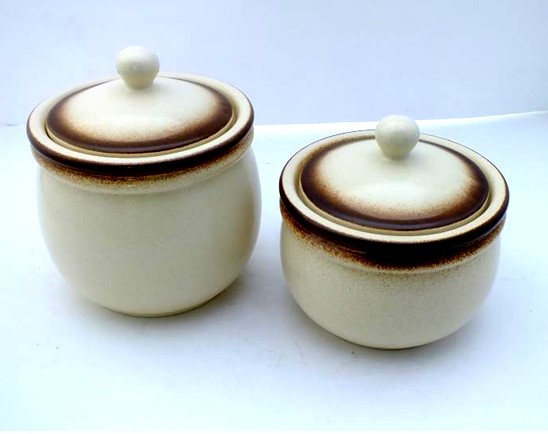 https://colorpalettepolishpottery.com/wp-content/uploads/2021/10/ZL-smal-and-medium-round-canister-White-2.jpg